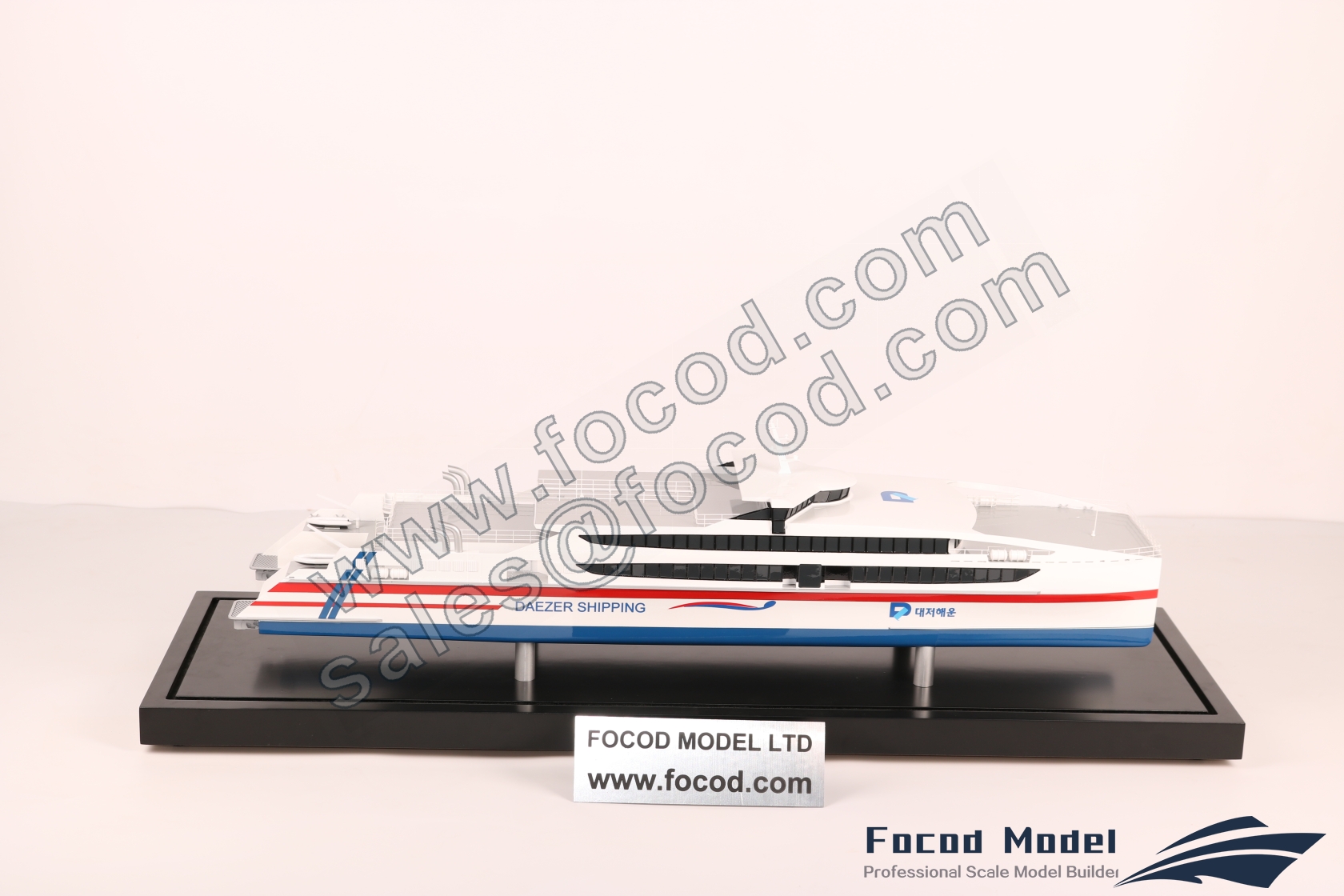 custom made model of 74米双体客轮